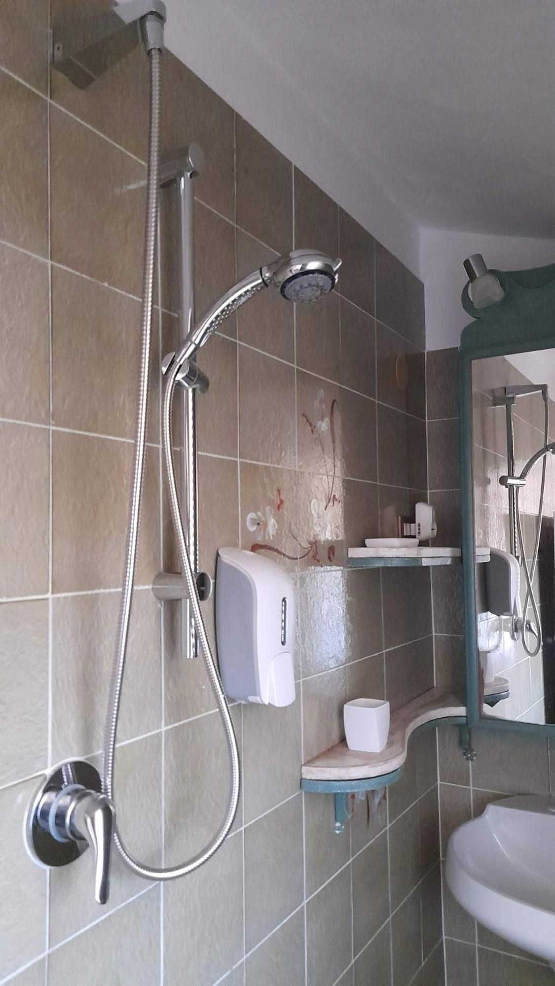 Invit Arti B&B Capoterra Δωμάτιο φωτογραφία